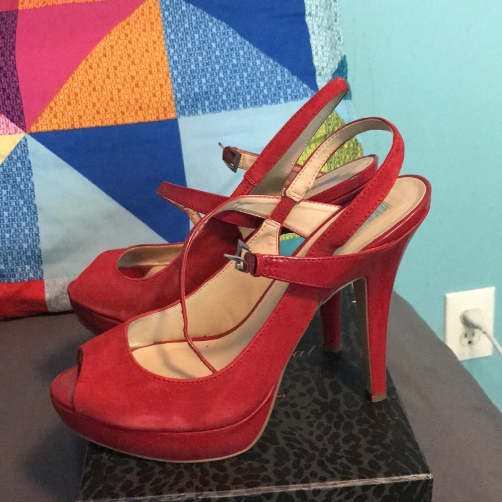 Red heels - Picture 3 of 3